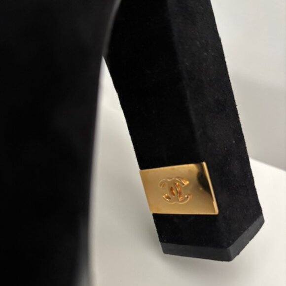 Chanel shoes: suede outer, black leather toe. - Picture 3 of 8